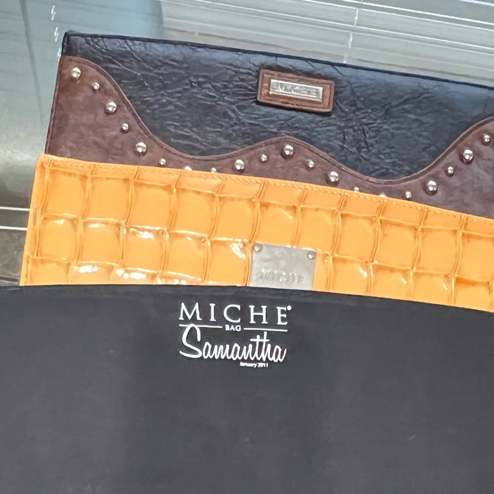 Elegant Women's Clutch Bag Collection - Picture 4 of 4